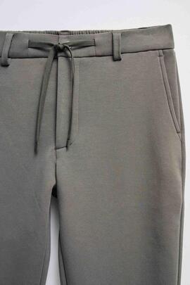 PANTALÓN JOGGER REGULAR FIT VERDE CAQUI