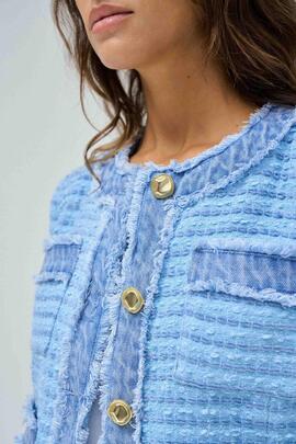 CHAQUETA DE TWEED CON DETALLES EN DENIM AZUL DESFLECADO