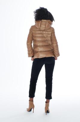 CHAQUETA PLUMAS DE MUJER CON CAPUCHA CAMEL