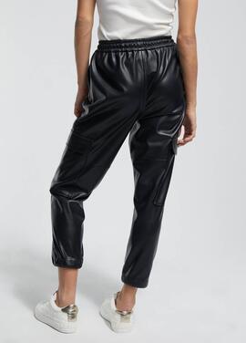 PANTALÓN DE ECOPIEL JOGGER CARGO NEGRO