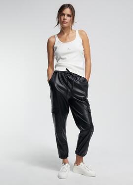 PANTALÓN DE ECOPIEL JOGGER CARGO NEGRO