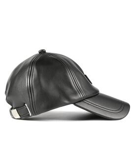 GORRA DE ECOPIEL NEGRA CON LOGO LC LACADO