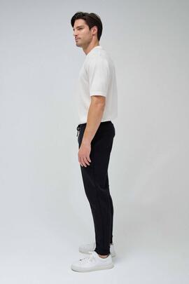 PANTALÓN JOGGER REGULAR FIT NEGRO