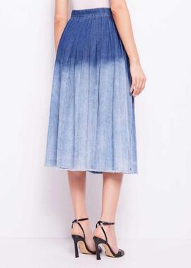 FALDA MIDI PLISADA EN DENIM TIE DYE AZUL