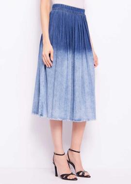 FALDA MIDI PLISADA EN DENIM TIE DYE AZUL