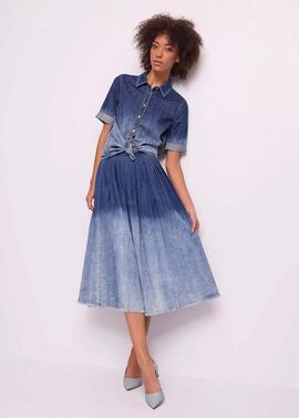 FALDA MIDI PLISADA EN DENIM TIE DYE AZUL