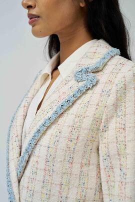 BLAZER DE TWEED CON DETALLES EN DENIM